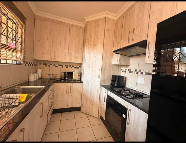 3 BEDROOM TOWNHOUSE FOR SALE IN WATERVAL EAST
